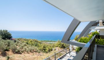 Detached Luxury Villa in Kargıcak For Sale