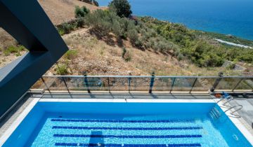 Detached Luxury Villa in Kargıcak For Sale