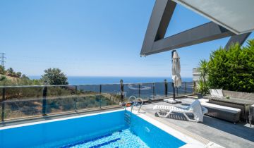 Detached Luxury Villa in Kargıcak For Sale