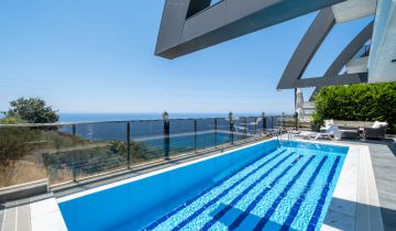 Detached Luxury Villa in Kargıcak For Sale